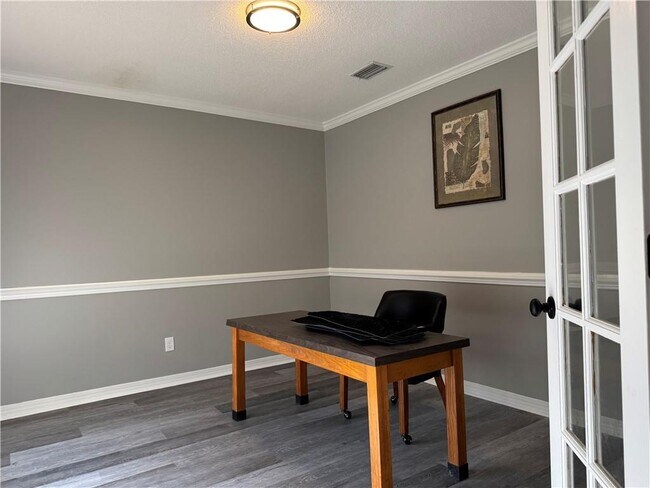 Building Photo - 207 E Maple Ave