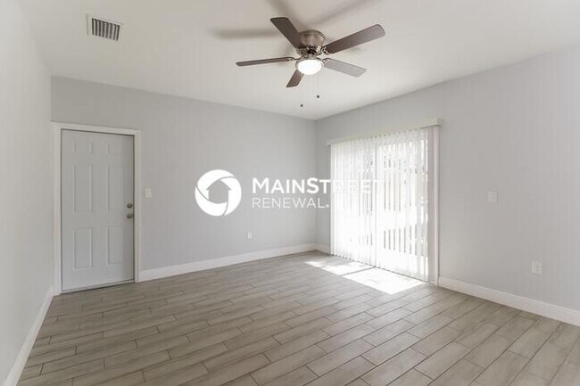 Building Photo - 4 Bedroom Pet-Friendly Home in TAMPA, FL w...