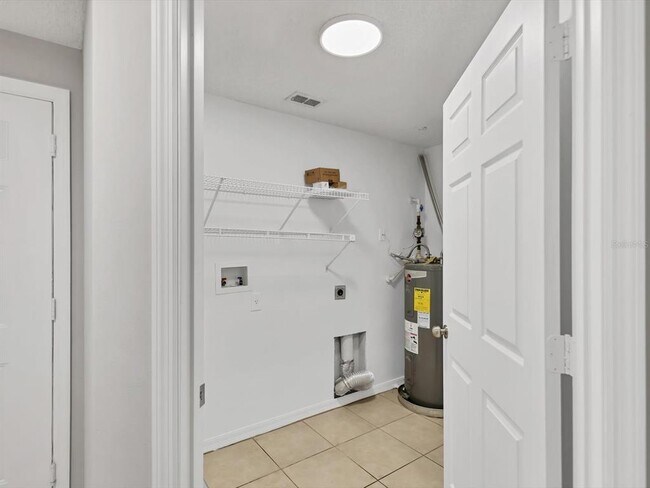 Building Photo - 5551 Bentgrass Dr