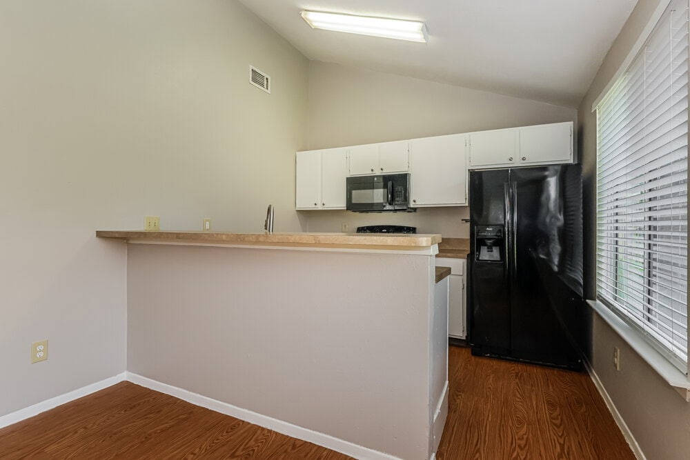 Building Photo - 12627 Day Hollow Ln