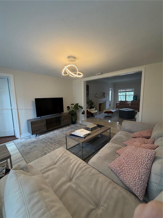 Building Photo - 5371 N Bay Rd