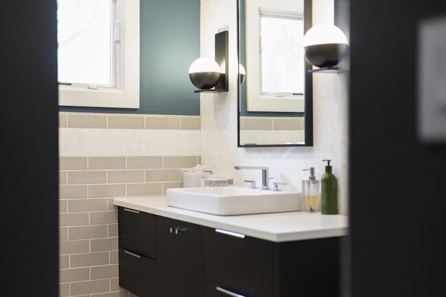 Building Photo - 9591 Hillside Dr