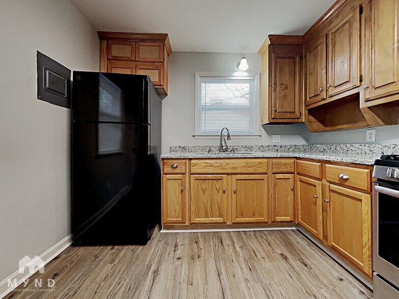 Building Photo - 2405 Longleaf Dr