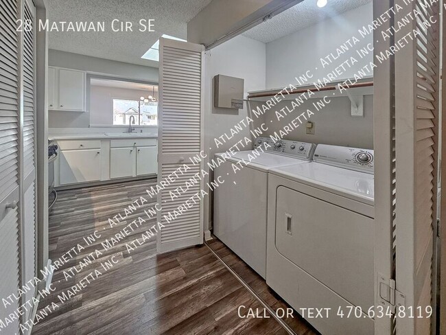 Building Photo - Stylish 2-Bedroom, 2-Bath End-Unit Condo i...