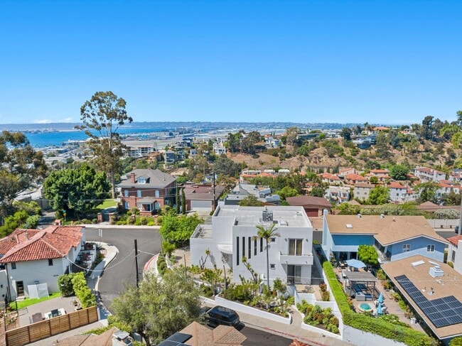 Building Photo - 2700 Barnson Pl