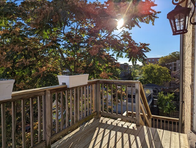 Building Photo - 2717 W Evergreen Ave