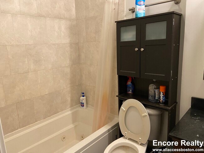 Building Photo - 1089 Beacon St