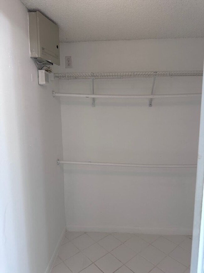 Building Photo - 2/2 Apartment for Rent at Center Gate comm...