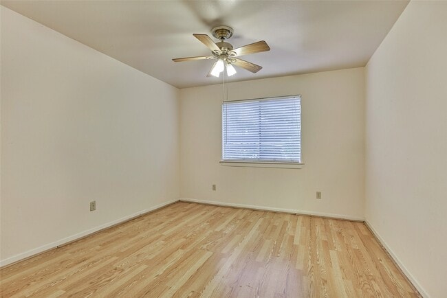 Building Photo - 3500 Tangle Brush Dr