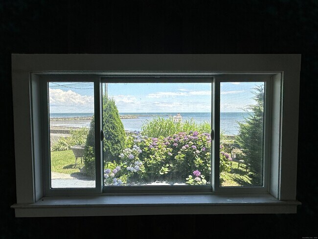 Building Photo - 29 Soundview Dr