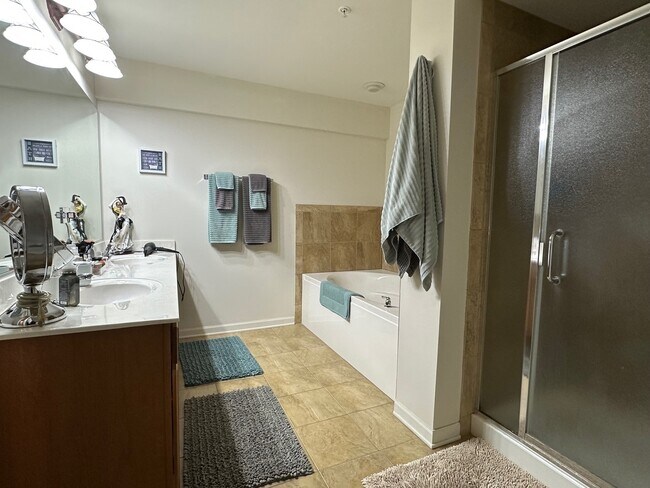 Building Photo - 6420 Double Eagle Dr