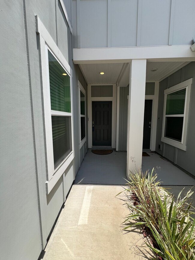Building Photo - Move In Ready Rental