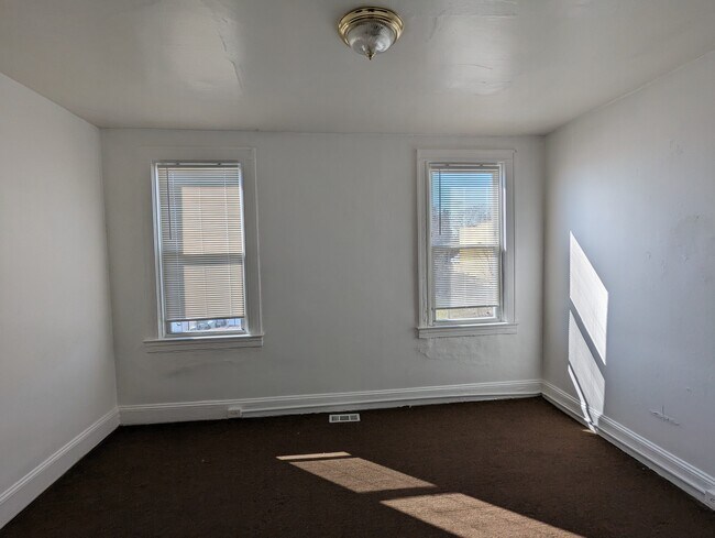 Building Photo - 915 Brunswick St