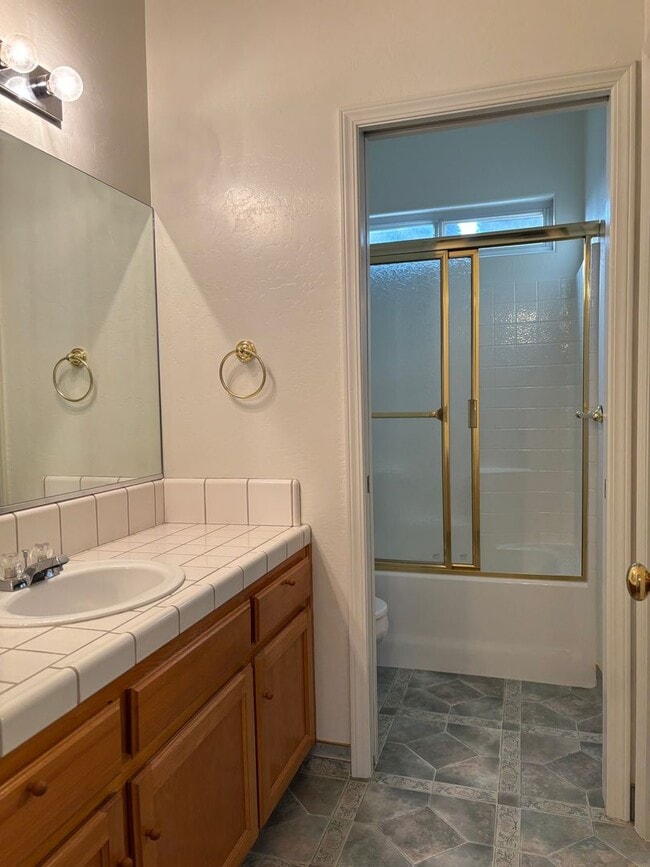 Building Photo - 3625 Bernard St