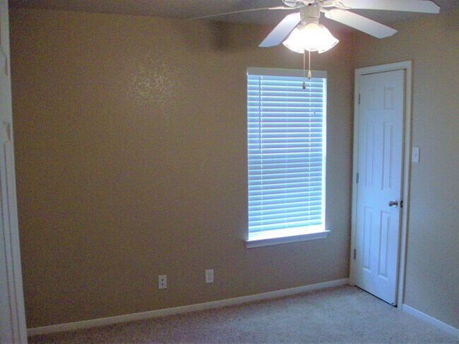 Building Photo - Well-Maintained Home Near Clear Creek Gate...
