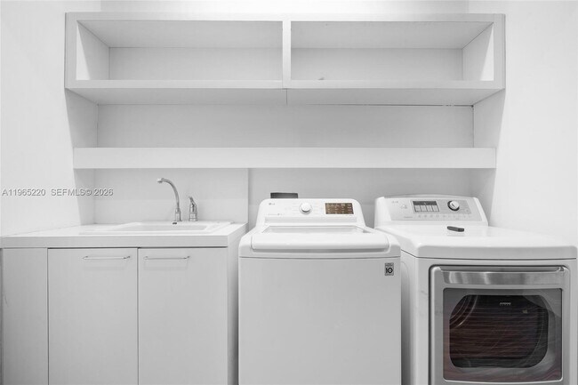 Building Photo - 5810 Maggiore St