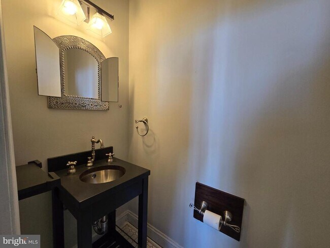 Primary Photo - 3849 Terrace St