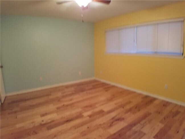 Building Photo - 6201 Highland Hills Dr