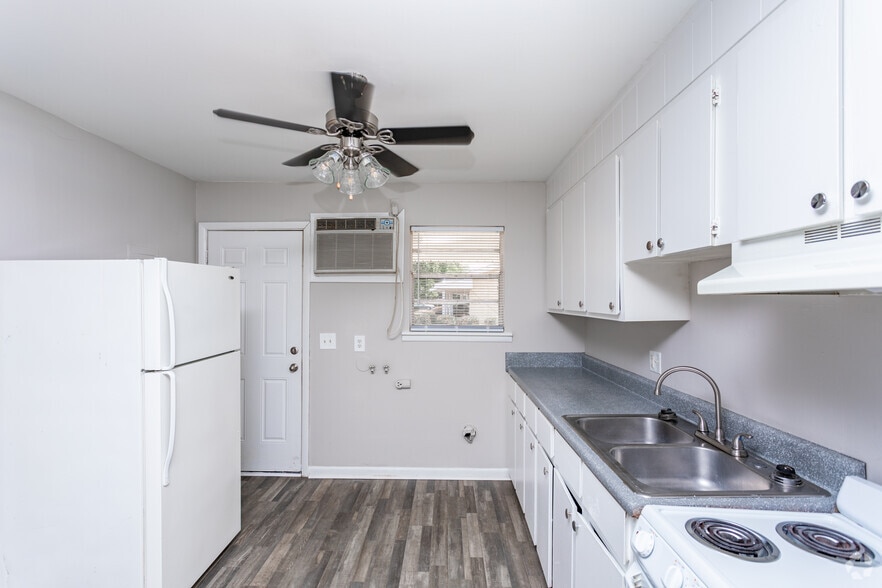 1BR, 1BA - 550 SF - Oakview Apartments