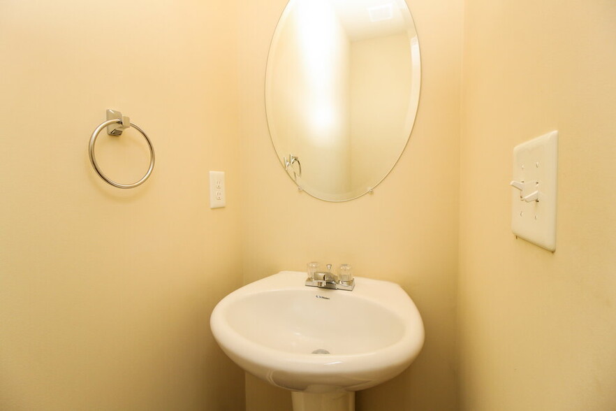 Building Photo - 4760 Carnegie Ct