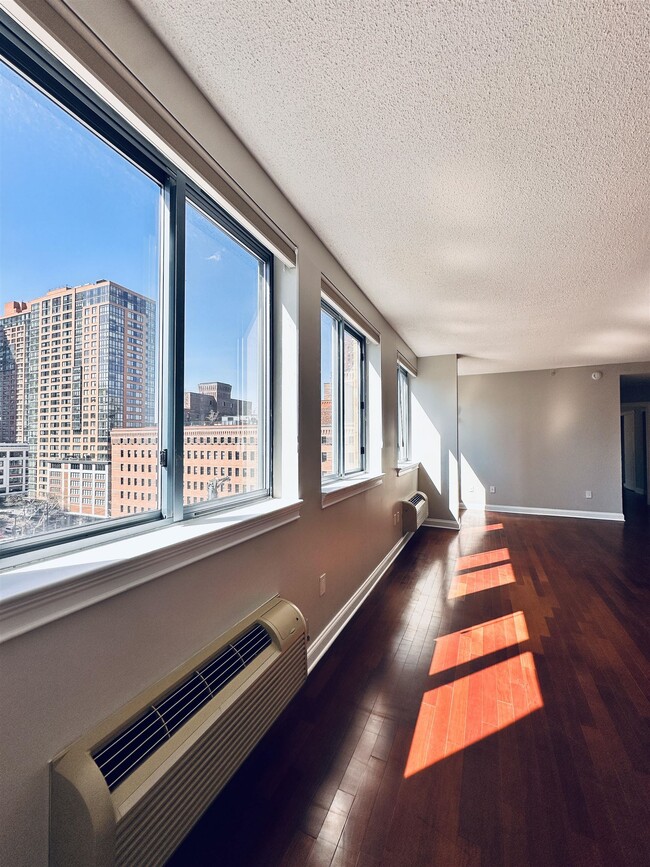 Building Photo - 311 Washington St