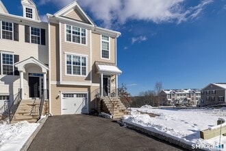 Building Photo - 35 Moorland Dr