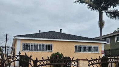 Building Photo - 711 N Sloan Ave