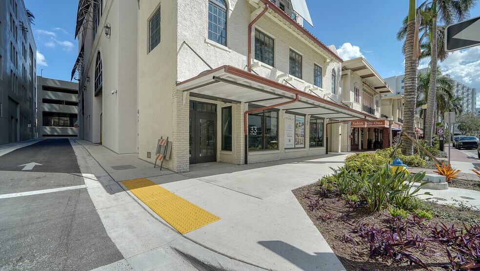 Building Photo - 33 S Palm Ave
