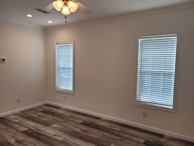 Building Photo - 5600 Jennie St