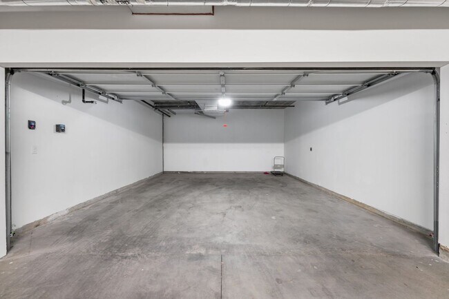 Building Photo - Gorgeous penthouse condo in East Industrial neighborhood – Fremont!