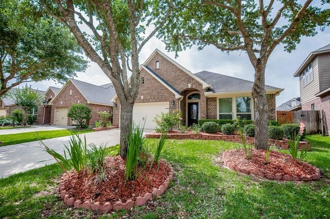 Building Photo - 29011 Davenport Dr