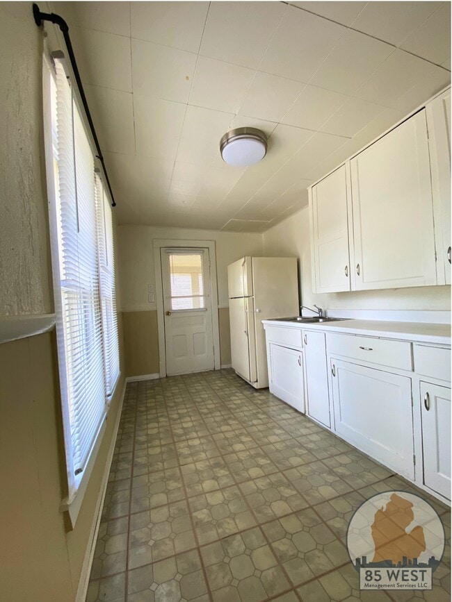 Building Photo - 1247 Quarry Ave NW