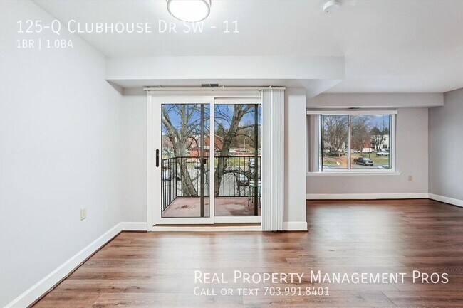 Building Photo - 125 Clubhouse Dr SW