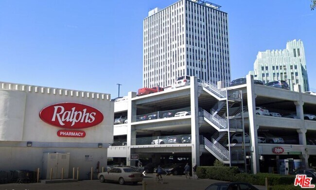 Building Photo - 737 S Oxford Ave