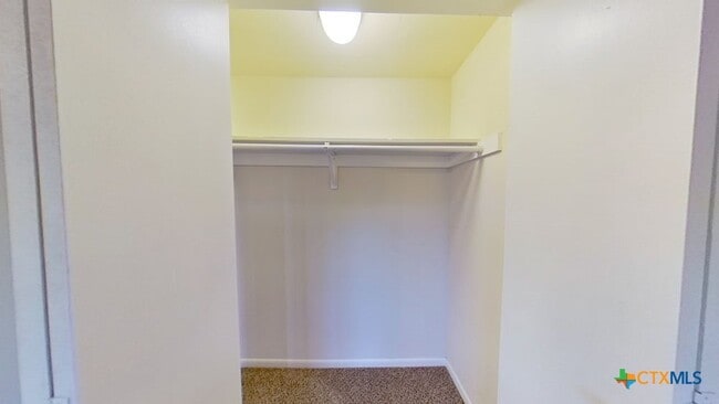 Building Photo - 501 N Lampasas St