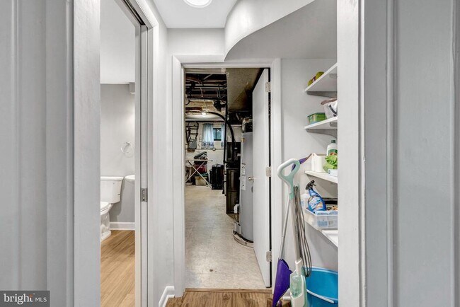 Building Photo - 4213 University Dr