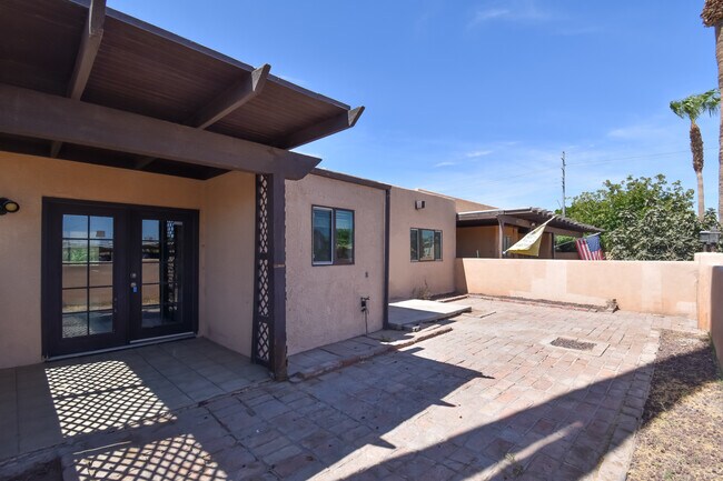 Building Photo - 2490 W Yowell Ct