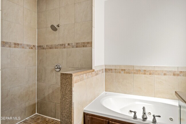 Building Photo - 14116 Rainbow Point Dr