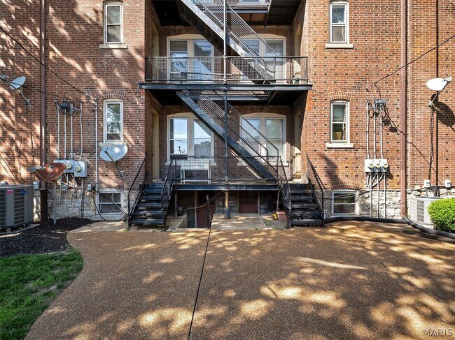 Building Photo - 3548 Victor St