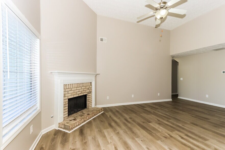 Building Photo - 170 Charleston Pl