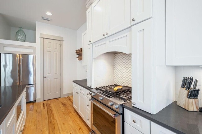 Building Photo - 110 E Blue Crab Loop