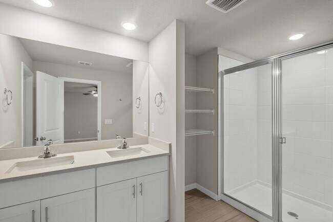 Building Photo - 5622 SE Edgewater Cir