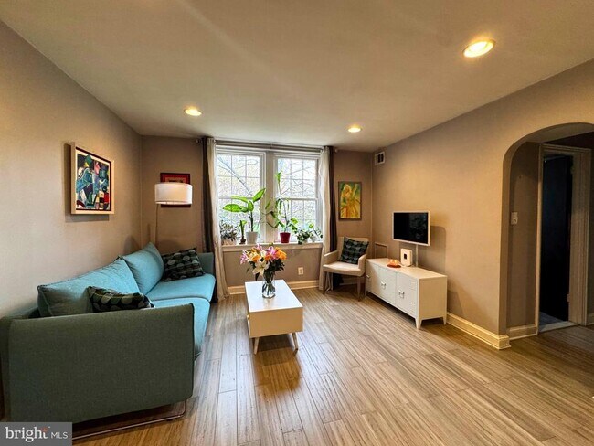 Building Photo - 24 S Old Glebe Rd