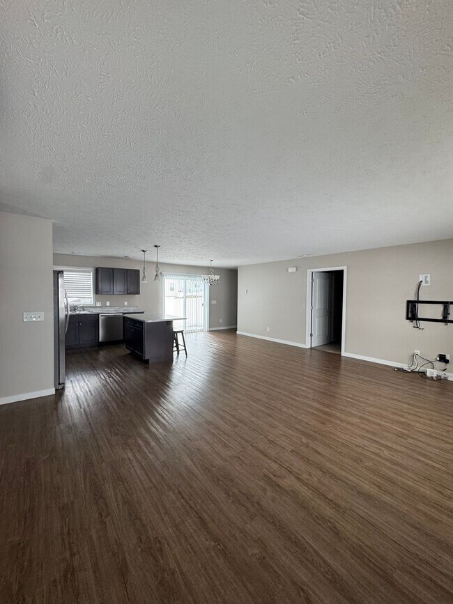 Building Photo - Stylish Ranch Home with Open Floor Plan in...