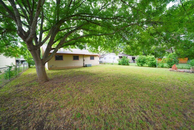 Building Photo - 221 Judith Ann Dr