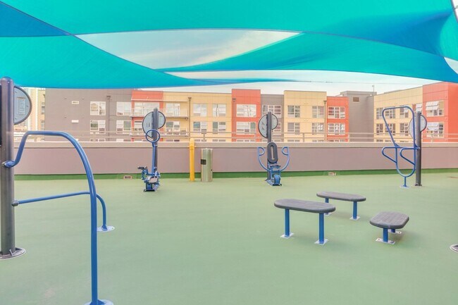 Building Photo - Luxurious 2 bed/2bath/2 parking Fully Furnished in One Waterfront Towers