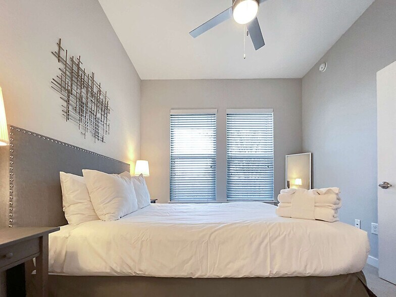 Building Photo - 2615 N Grady Ave