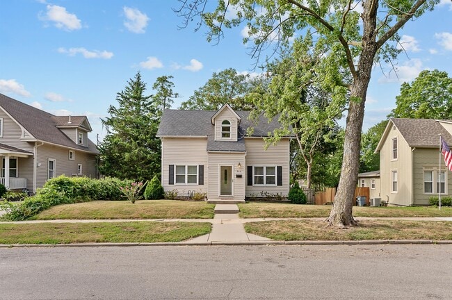 Building Photo - 725 Michigan St