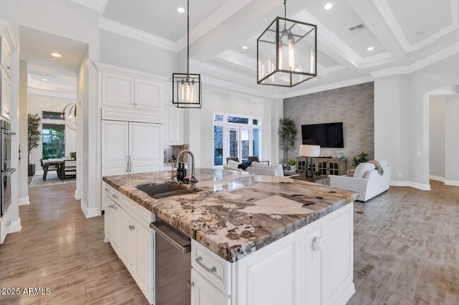 Building Photo - 5413 E Juniper Cyn Dr