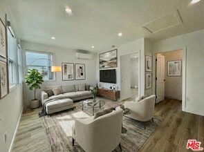 Building Photo - 1321 1/4 Normandie Ave